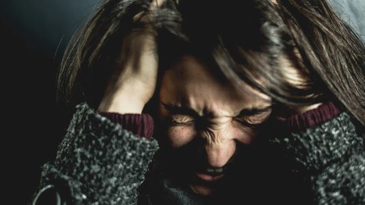 Se tatuó el delineado de ojos pero se arrepintió al ver cómo le quedó
