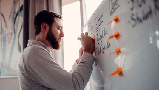 Estos 4 emprendedores argentinos revelan los obstáculos y las claves para emprender con éxito en el país