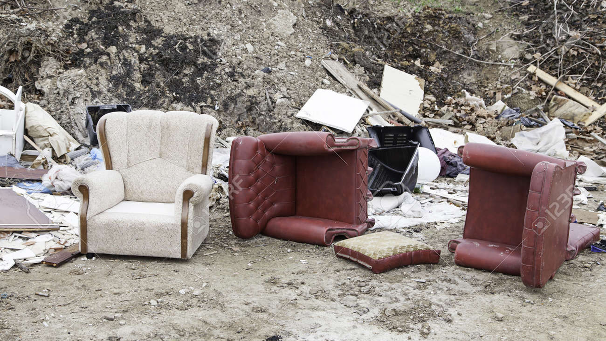Soñar con una silla rota puede revelar que te sentís sin apoyo o fuera de lugar. Foto: Internet/Sueño.