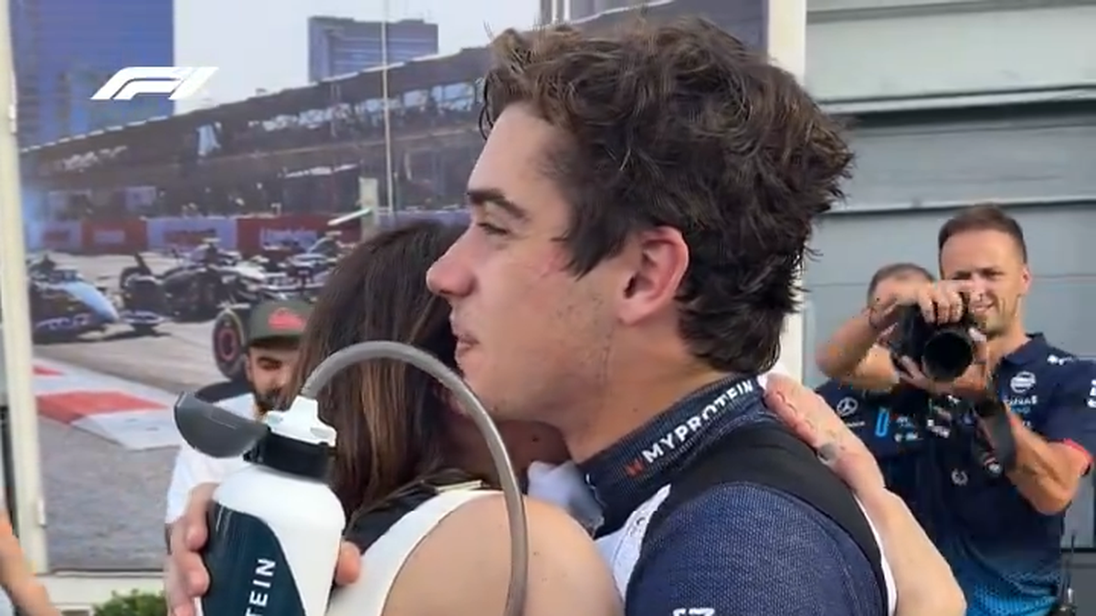 El emotivo abrazo de Franco Colapinto y su mamá tras la gran clasificación. (Foto: captura)