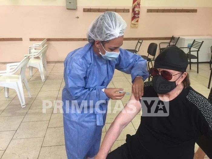Miguel Romano recibió la vacuna contra el COVID.&nbsp;