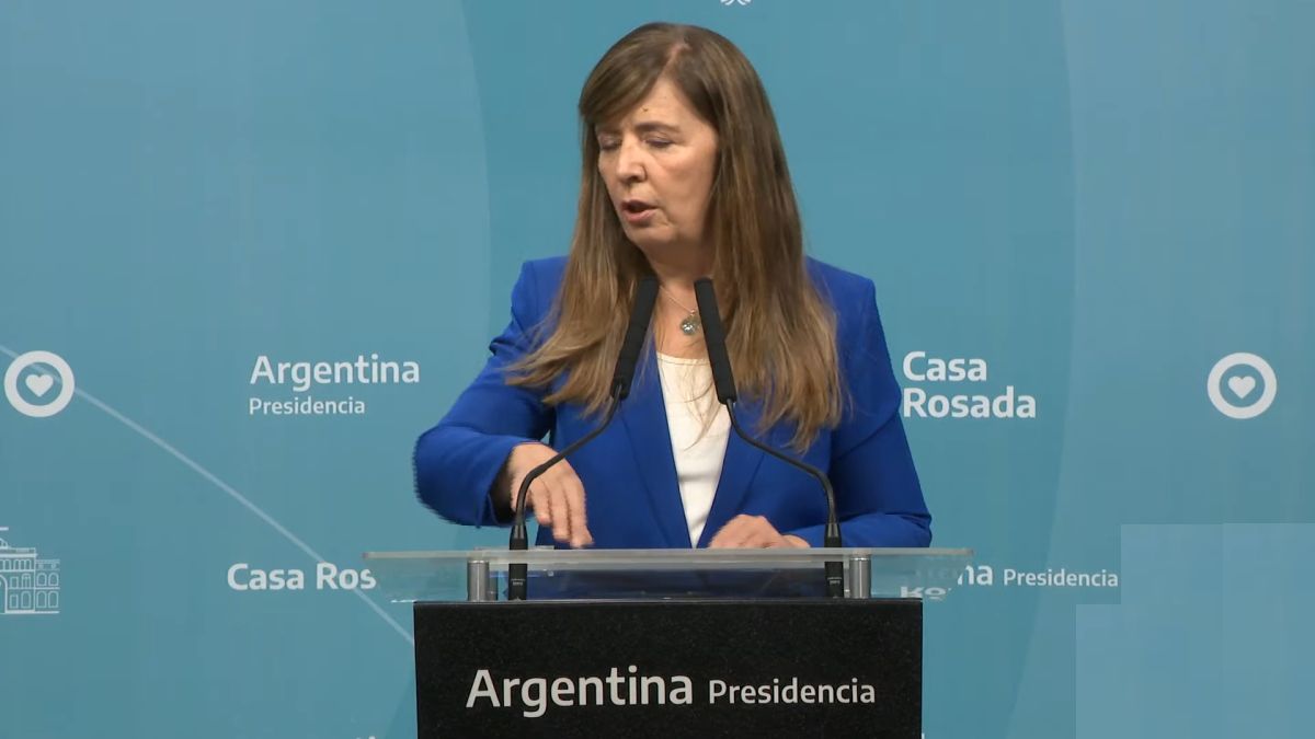Gabriela Cerruti adelantó que se congelarán los ingresos de empleados públicos en las empresas del Estado (Foto: Captura).