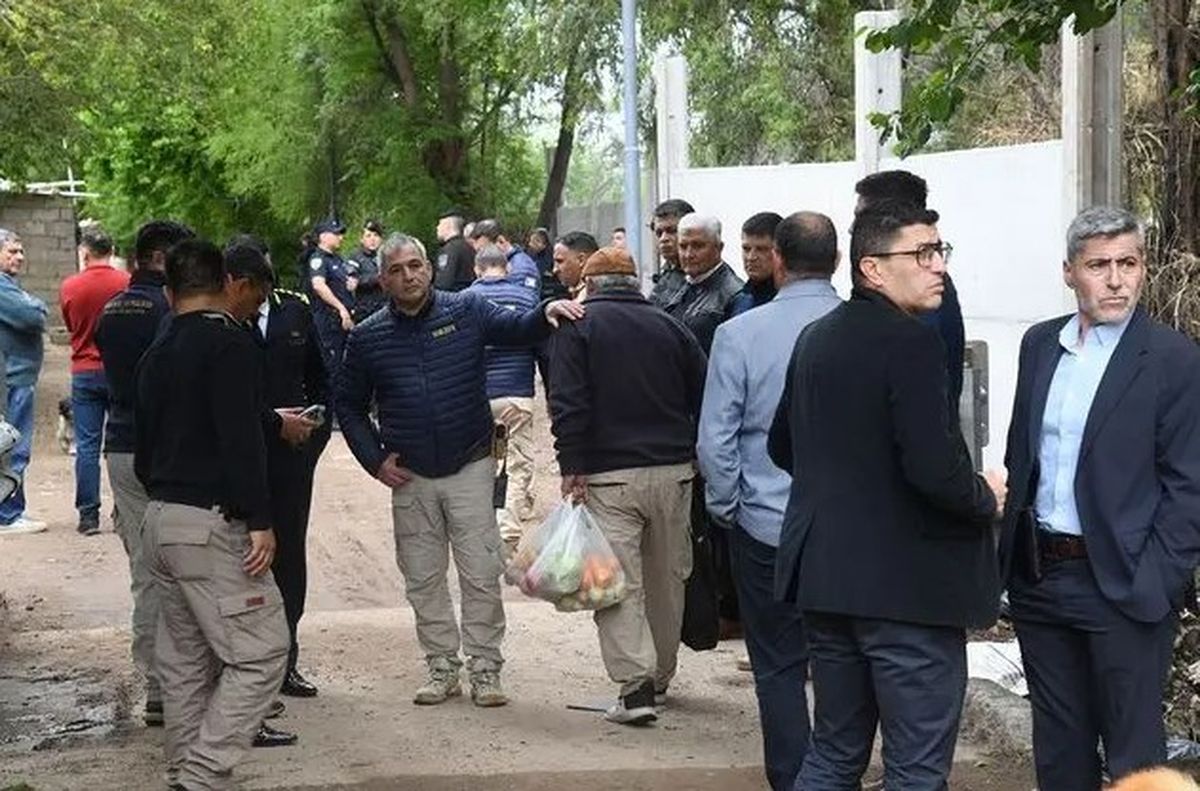 El ministro de Seguridad Juan Pablo Quinteros y las autoridades de la Policía asistieron al lugar donde el cabo fue arrollado. (Foto: La Voz)