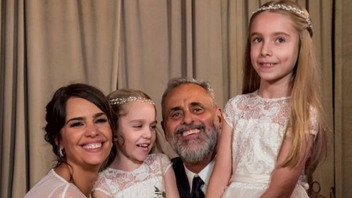 Las hijas de Romina Pereiro el día de su casamiento. 