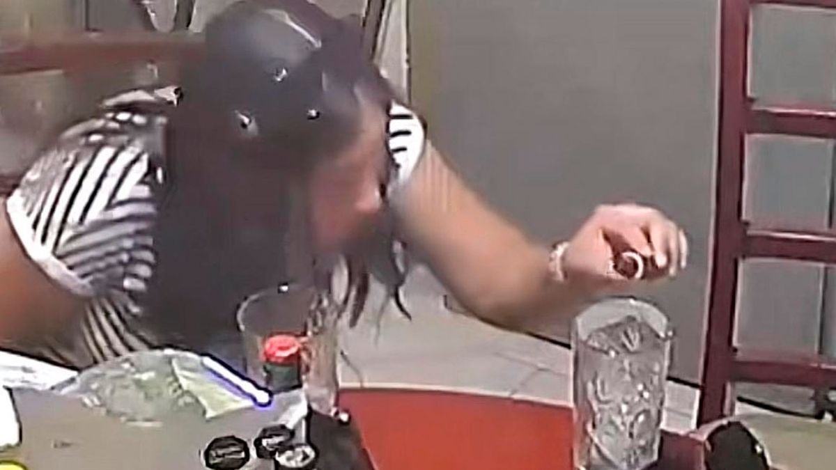 El video de una viuda negra en acción: así drogo al hombre que la llevó a su casa