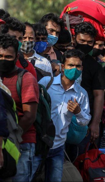 A ahorrarse el sacrificio: expertos de salud en India afirmaron que rociarse con estiércol de vaca no previene el Covid-19