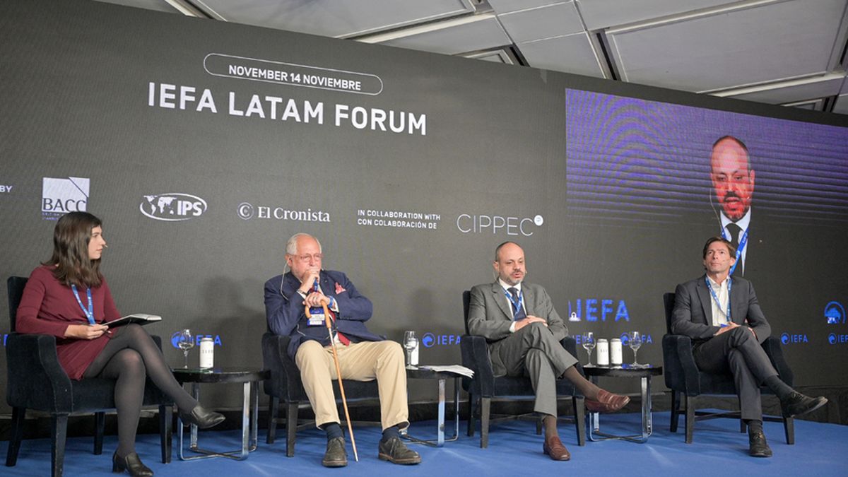 IEFA Latam Forum: (izq.) Carolina Millán