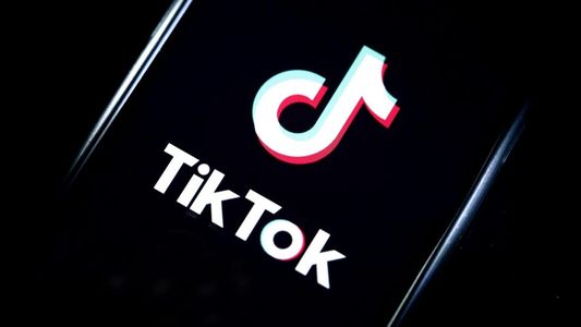 TikTok: el curioso truco de un grupo de amigos para decidir quién paga la cuenta