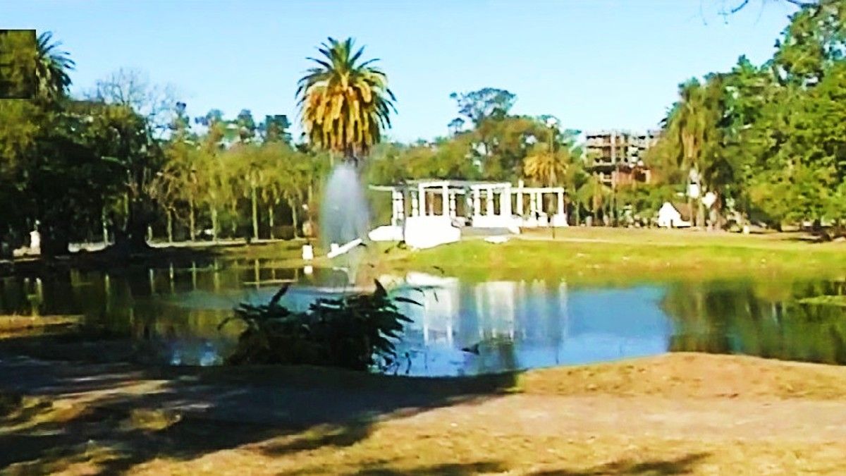 Horror en La Plata. El cuerpo fue encontrado en el lago del Parque Saavedra.&nbsp;