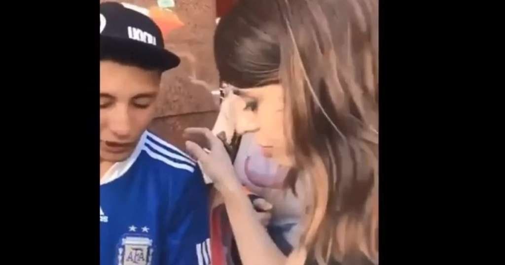 Victoria Donda frenó a policías que intentaban detener a un joven vendedor en la calle por control poblacional