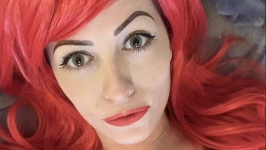 Una profesora de física renunció a su cargo luego de que se filtraran sus fotos íntimas entre los alumnos