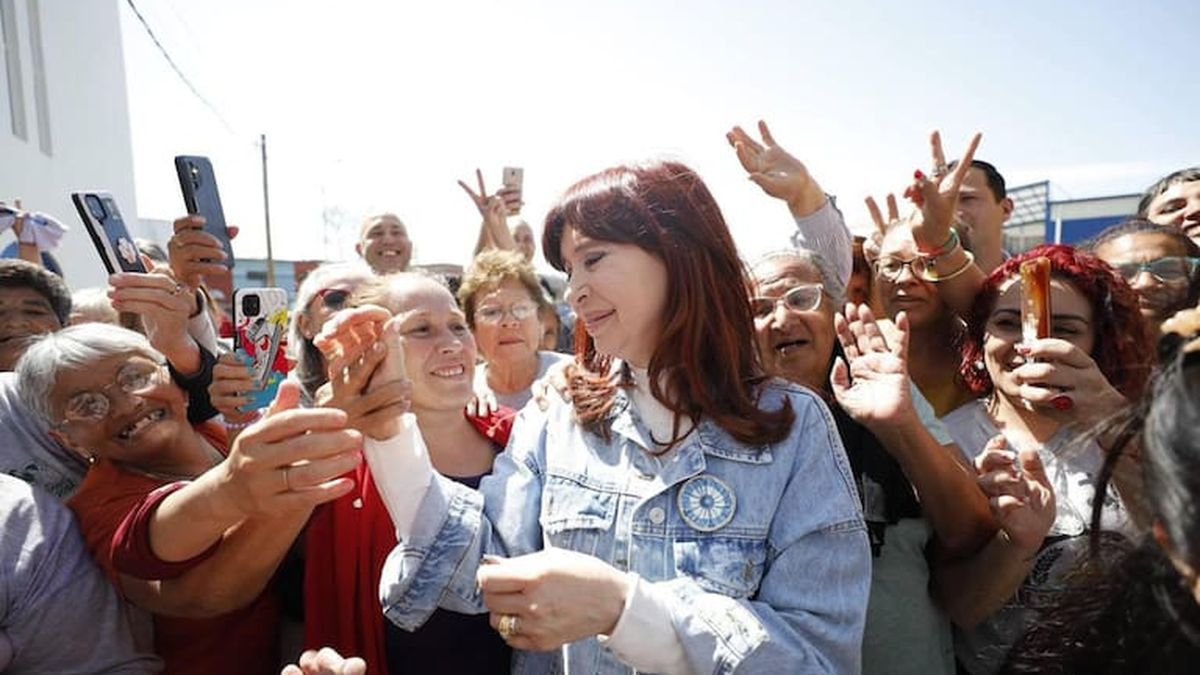 Video: Cristina Kirchner apareció de sorpresa en La Matanza y dejó un  mensaje para los vecinos de la zona