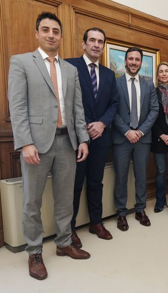 Adorni recibió a senadores de LLA para definir la estrategia ante una eventual interpelación