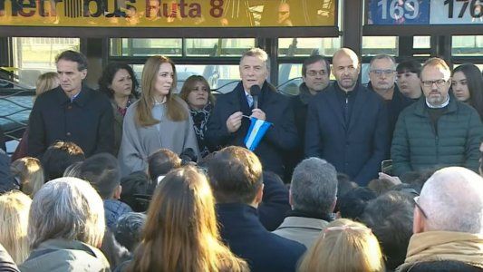 Macri, en la inauguración del metrobús en San Martín:  pidió alejarse de los aprietes y de los punteros que se abusan de la gente