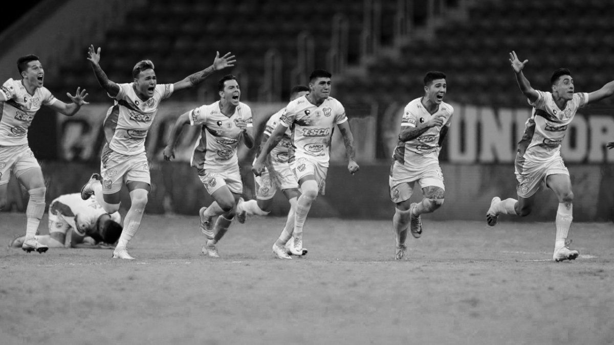 Defensa y la locura por el título.