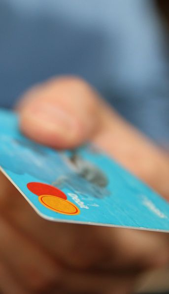 Tarjetas de crédito: consejos para evitar sorpresas cuando se financian gastos altos