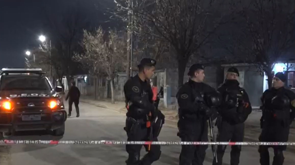 El detenido cambió la versión y ahora dice que la nena entró en la casa y que estuvo en el descampado. (Foto. captura A24)