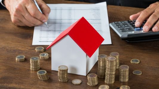 Con la Ley de Alquileres en debate, ¿conviene alquilar o es posible comprar una vivienda?