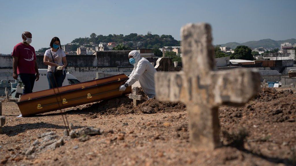 Ante cifras que considera fantasiosas, el gobierno brasileño quiere recontar los muertos por coronavirus