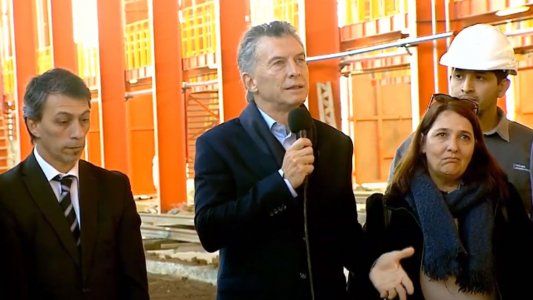 Macri recorrió un taller ferroviario y se mostró junto a familiares de víctimas de la tragedia de Once: Ellos sufrieron el mal ejercicio del poder