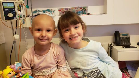 Lara tiene 7 años y necesita $85 millones para su tratamiento contra el cáncer: Es una enfermedad maldita