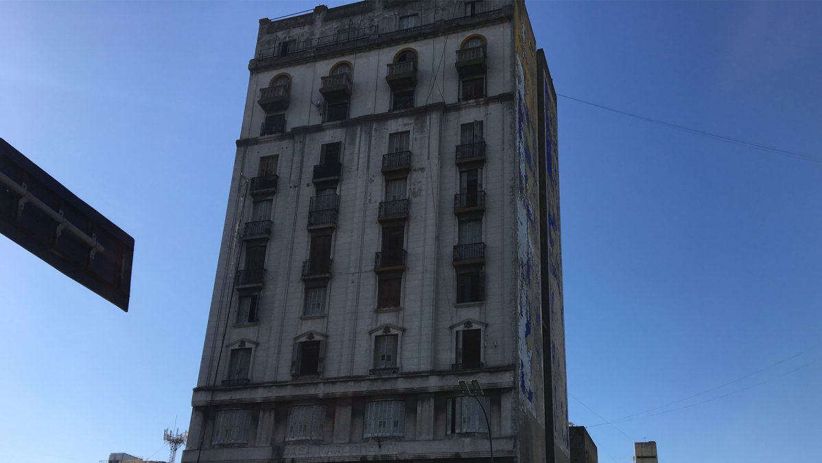 Las historias del mítico edificio Marconetti, que empieza a ser demolido para ampliar el Metrobus