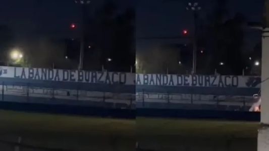 La aterradora figura que apareció en la tribuna de un estadio de fútbol y generó pánico