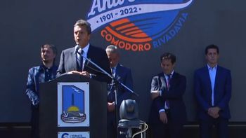 En medio de las tensiones por el FMI, Máximo Kirchner se mostró en un acto junto a Massa y De Pedro en Chubut