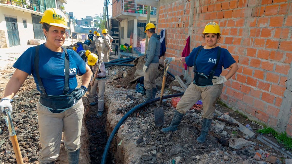 AySA trabaja para llegar con agua potable a más barrios populares de Quilmes