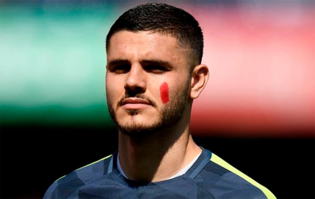 Técnicos, jugadores y árbitros se pintaron la cara de rojo por la lucha contra la violencia de género