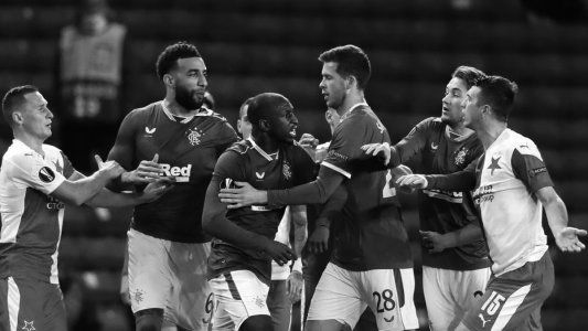 UEFA sancionó por diez fechas a un futbolista que emitió insultos racistas