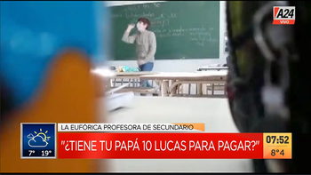La maestra, eufórica, ante su curso (Foto: captura de TV). La maestra, eufórica, ante su curso (Foto: captura de TV).