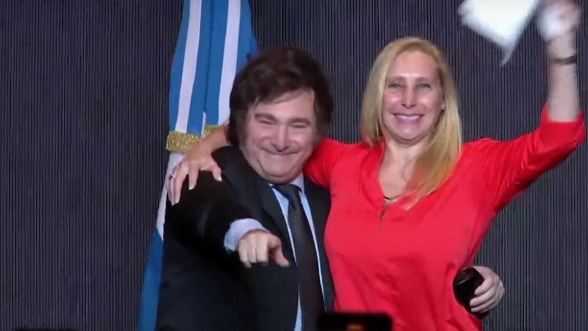 Especulaciones, Fito Páez y llantos: cómo se vivió minuto a minuto el triunfo de Milei en el campamento libertario