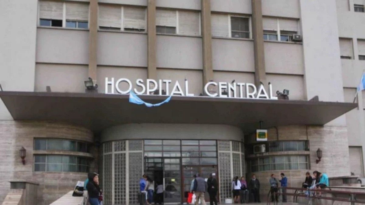 El nene de 12 años se encuentra en grave estado y está internado en el Hospital Central de Mendoza. (Foto: El Sol) 