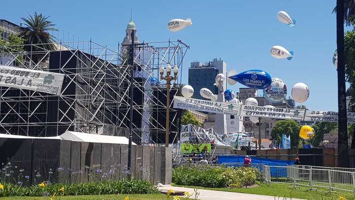 El detrás de escena del acto del Día de la Militancia peronista en Plaza de Mayo. A las 17 habla Alberto Fernández.