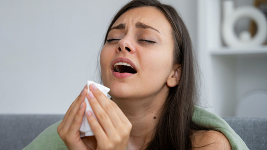 Por qué no se puede estornudar con los ojos abiertos, según la Ciencia