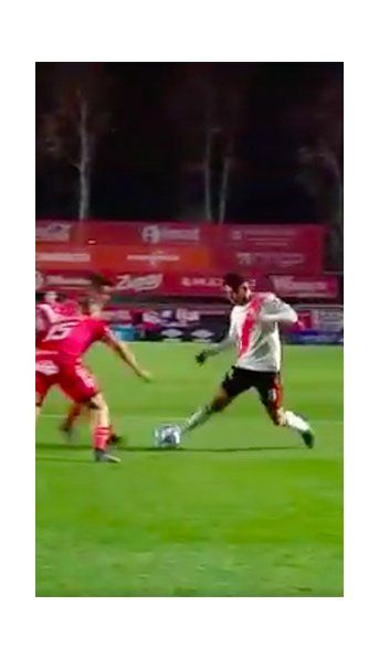 Carrascal jugó apenas 11 minutos, pero dejó huella: primer gol en River y lujo a lo Ronaldinho