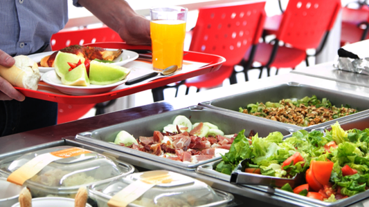 Revelan que más del 80% de los trabajadores restringe comidas o la calidad de su dieta durante la jornada laboral
