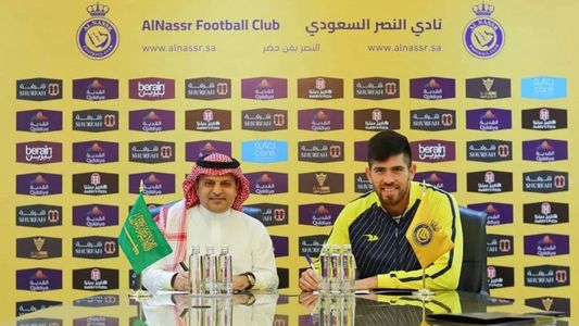 Agustín Rossi firmó su contrato con Al Nassr luego de su salida de Boca