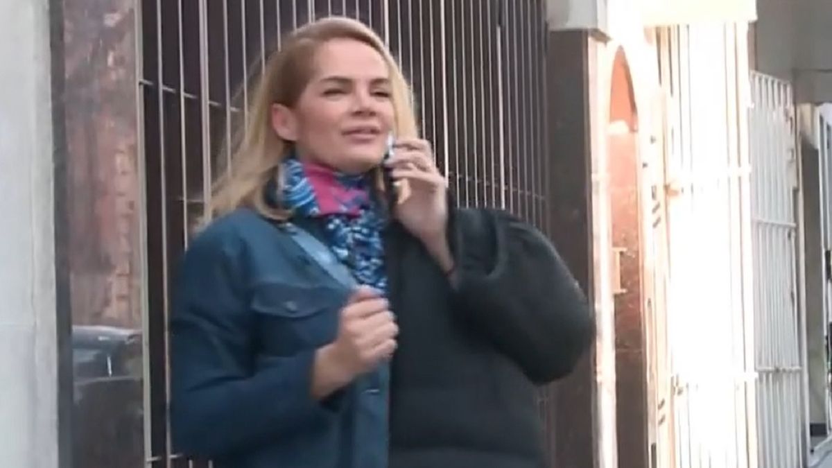 Eliana Guercio evitó dialogar con la prensa en su vuelta al ruedo laboral en Argentina. 