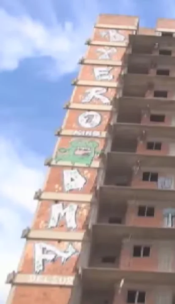 Desalojaron a diez familias del edificio conocido como el Elefante Blanco de Belgrano