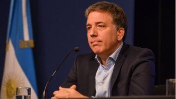 Dujovne anunció un superávit fiscal primario de $ 30.221 millones para el primer semestre del año