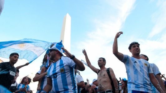 Copa del Mundo: la Selección Argentina pasó a cuartos y una multitud celebró en el Obelisco