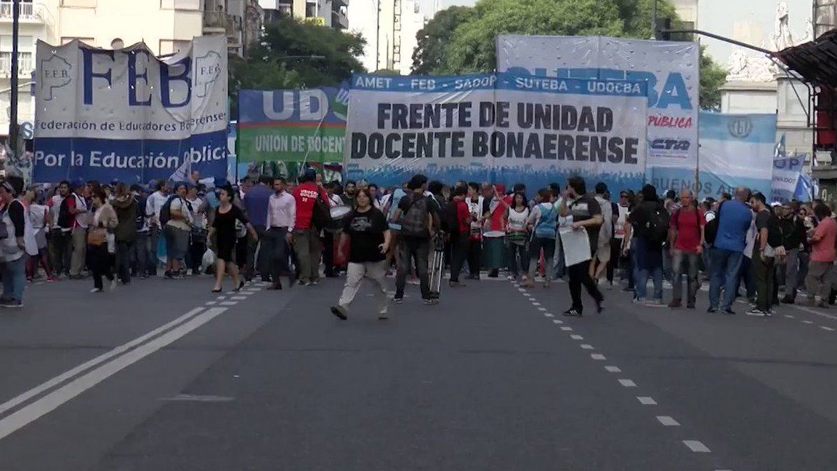 El gobierno bonaerense descontará los días de paro a los docentes