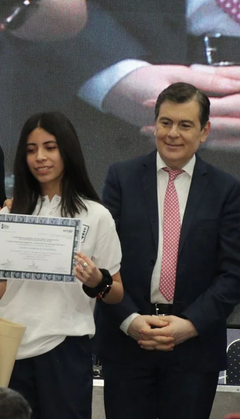 De Pedro, Zamora y el Presidente de la casa Ana Frank entregaron los premios del concurso literario sobre el discurso del odio y el racismo