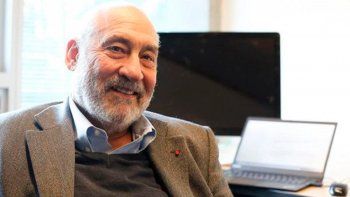 Para Stiglitz, los tenedores de deuda argentina deben prepararse para recortes significativos