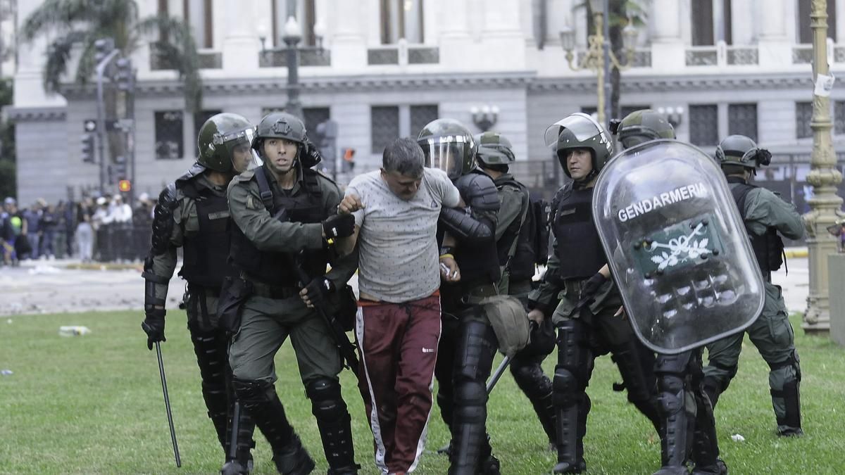 Qué dijo la jueza que liberó a la mayoría de los detenidos en la violenta marcha en el Congreso