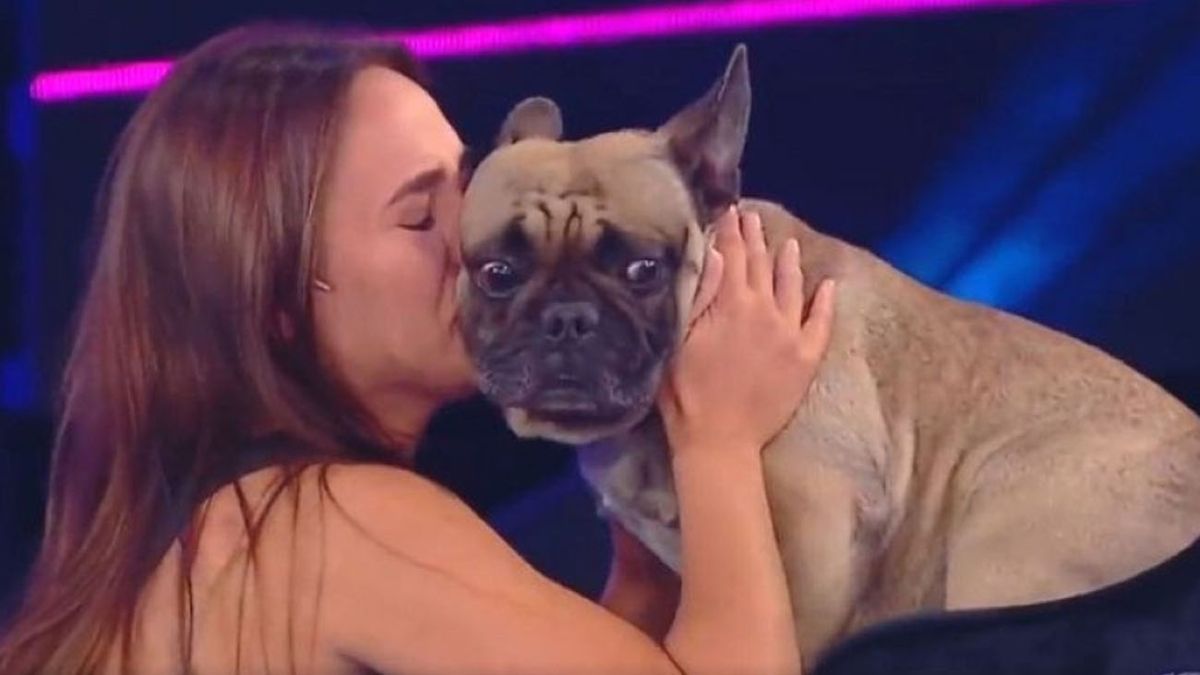 martina y su perro.jpg