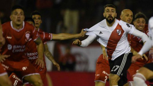 Superliga: River desaprovechó un penal y no pasó del 0 a 0 ante Huracán en Parque Patricios