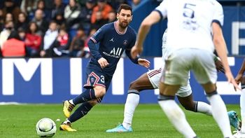 Messi fue uno de los señalados por la eliminación en Champions ante el Real Madrid y fue silbado durante todo el partido. Messi fue uno de los señalados por la eliminación en Champions ante el Real Madrid y fue silbado durante todo el partido.